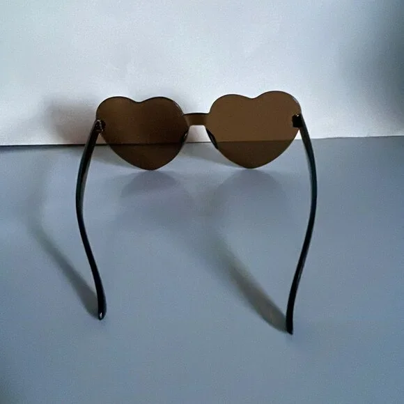 *♪ Heart shaped sunglasses Brown - 2 pair Bundle - Brand New! *♪ - Picture 11 of 15